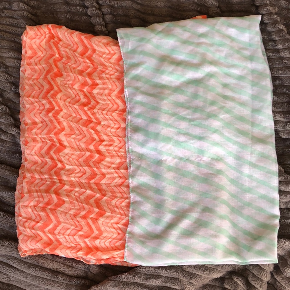 2 scarfs